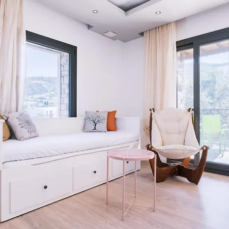 Chic Flat W Balcony 3 Min To In * 博德鲁姆