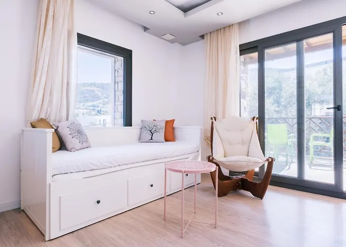 Chic Flat W Balcony 3 Min To In * Bodrum