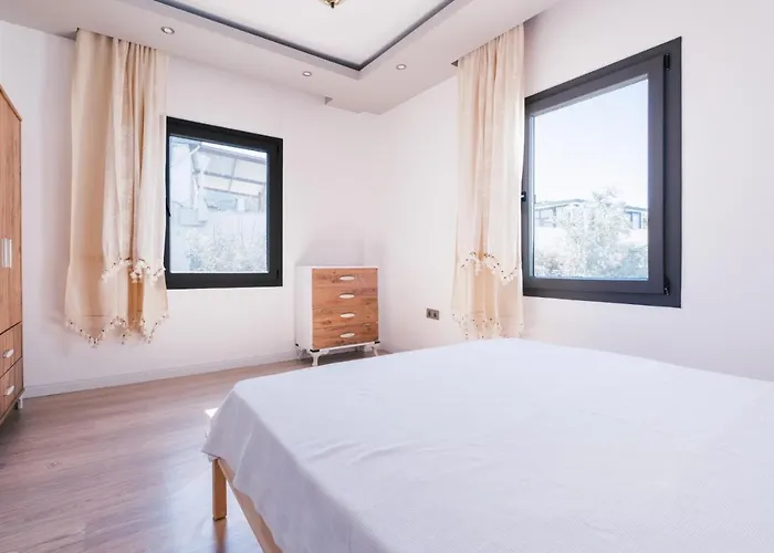 Chic Flat W Balcony 3 Min To In *